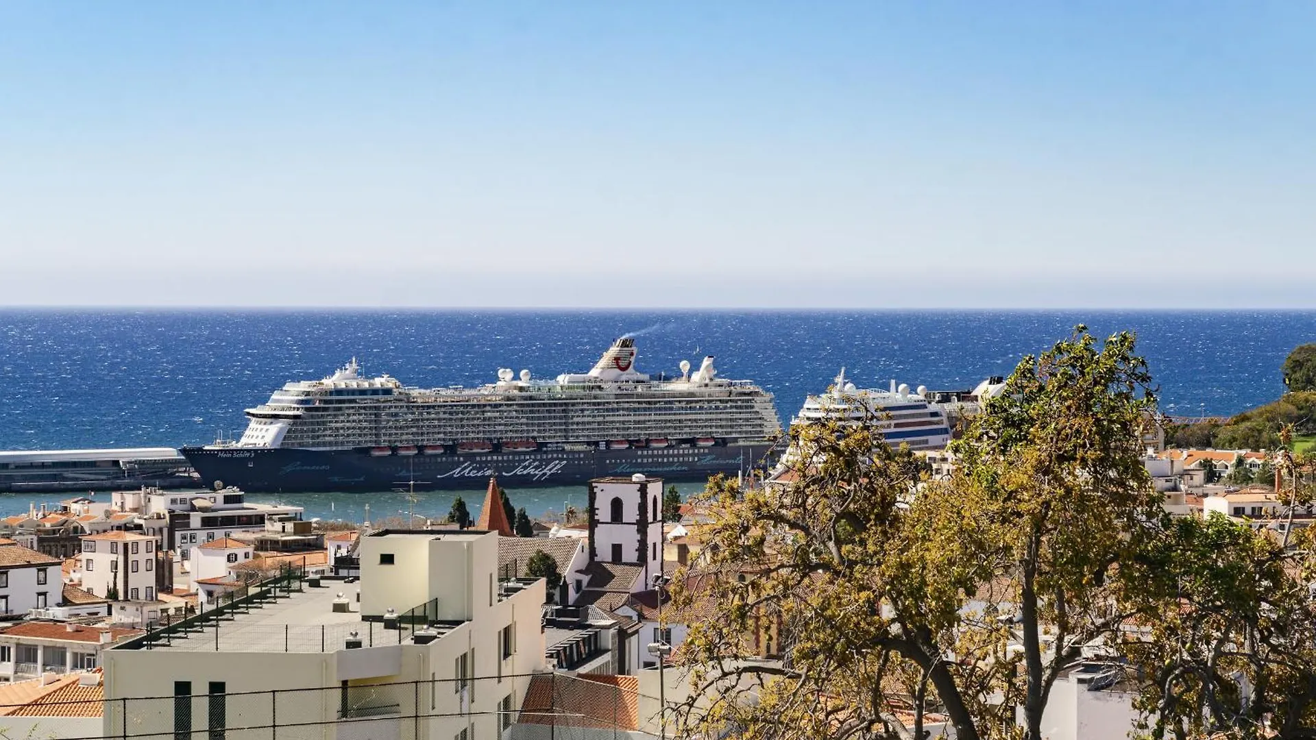 Rooftop Funchal - By Wehost